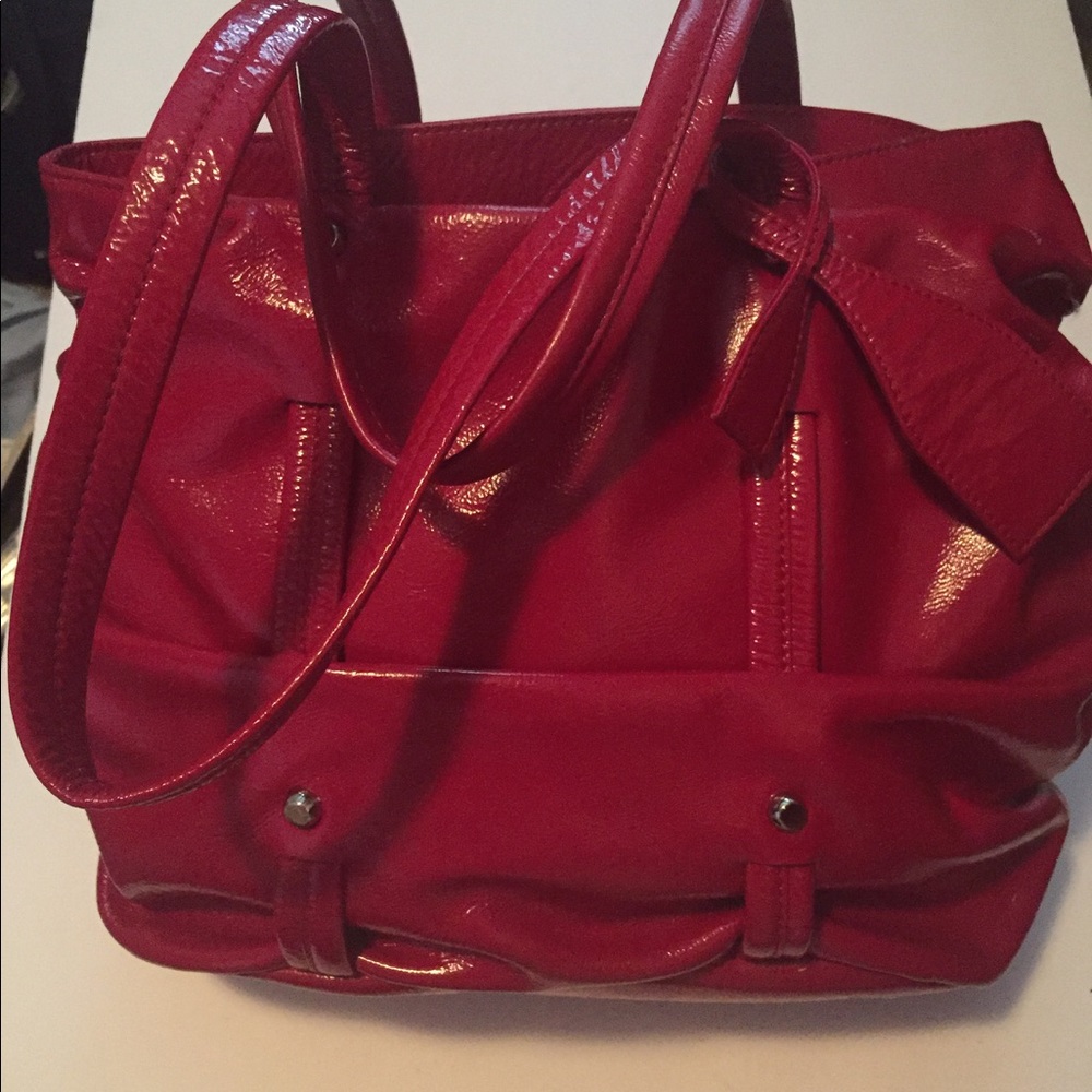 LODIS PATENT LEATHER SHOULDER BAG